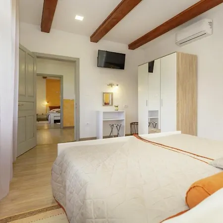 Oliva Vilea In Sveta Marina - Haus Fuer 8 Personen * Labin (Istria)