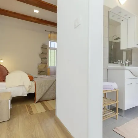 Oliva Vilea In Sveta Marina - Haus Fuer 8 Personen * Labin (Istria)
