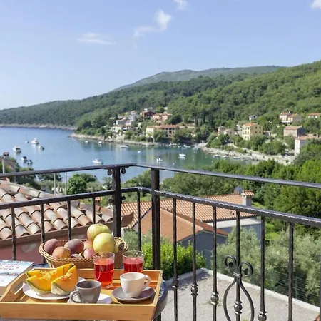 Villa Oliva Vilea In Sveta Marina - Haus Fuer 8 Personen