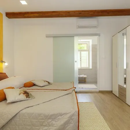 Oliva Vilea In Sveta Marina - Haus Fuer 8 Personen