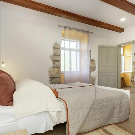 Villa Oliva Vilea In Sveta Marina - Haus Fuer 8 Personen