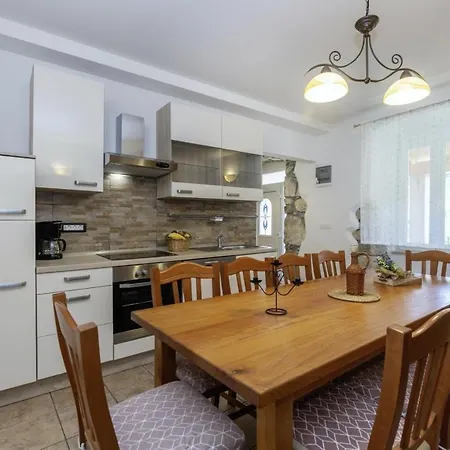 Villa Oliva Vilea In Sveta Marina - Haus Fuer 8 Personen *