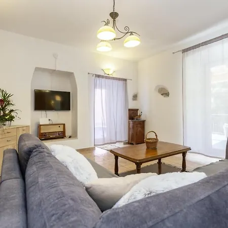 Oliva Vilea In Sveta Marina - Haus Fuer 8 Personen * Labin (Istria)