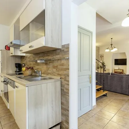 Villa Oliva Vilea In Sveta Marina - Haus Fuer 8 Personen *